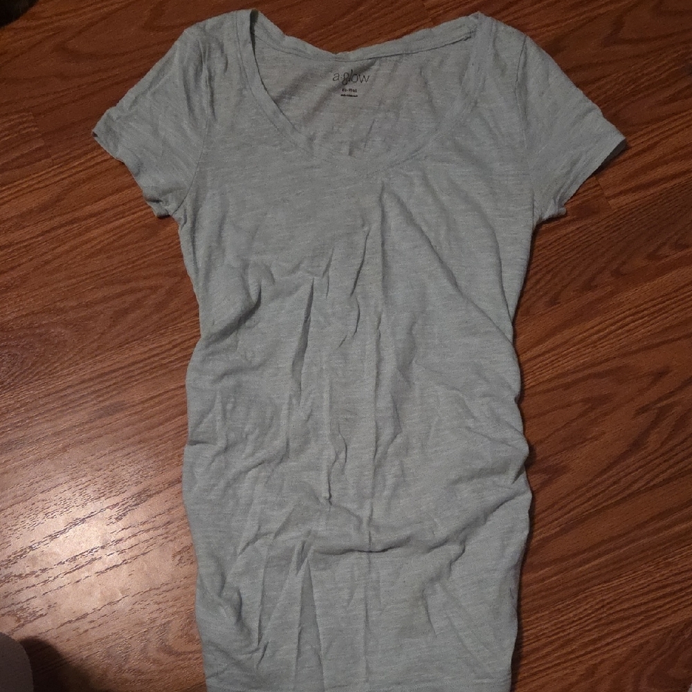 A-glow: Women's Maternity Short Sleeve V-Neck Tee - Light Blue